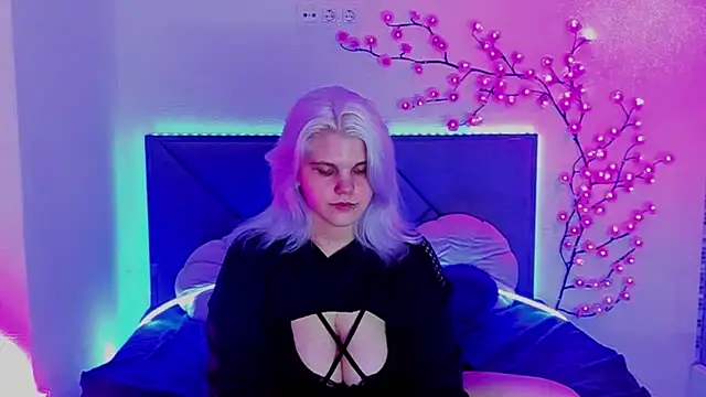 JoannLowe online show from June 1, 8:10 pm