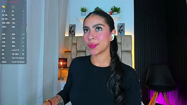 little sophie18 online show from April 5, 8:30 pm