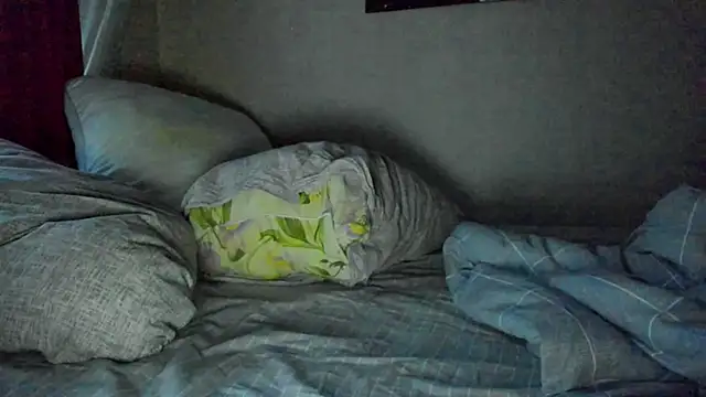 Snapshot of foxy_blond chatting on October 13, 12:24 am foxy blond online show from October 13, 12:24 am