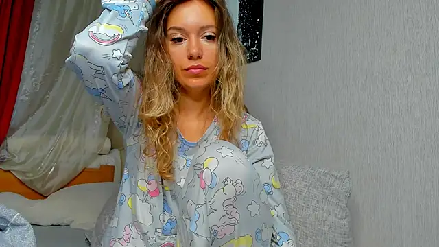 Snapshot of foxy_blond chatting on September 30, 12:16 am foxy blond online show from September 30, 12:16 am