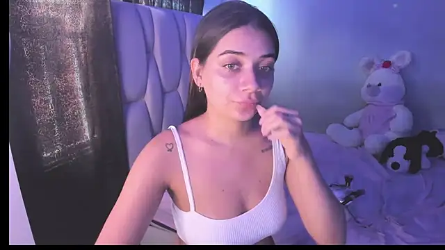 Snapshot of KittyKlum chatting on September 15, 7:32 pm KittyKlum online show from September 15, 7:32 pm