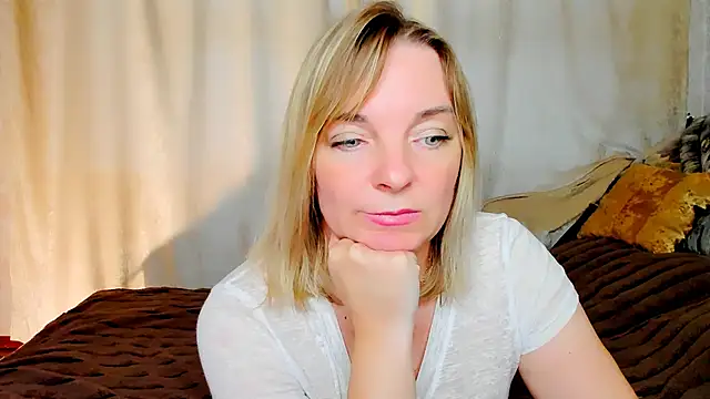 Regina  blue online show from September 19, 3:33 pm