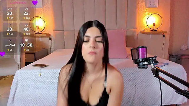 Snapshot of Amy-Saenz chatting on September 19, 3:22 pm Amy-Saenz online show from September 19, 3:22 pm
