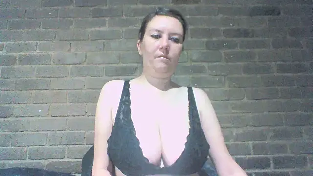 EksJouneMwah online show from October 17, 7:33 am