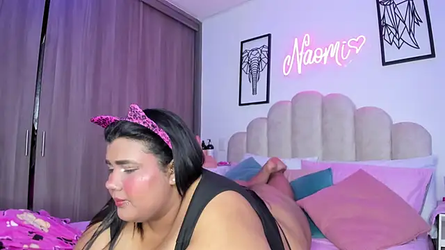 NaomiAsha online show from April 3, 8:29 pm