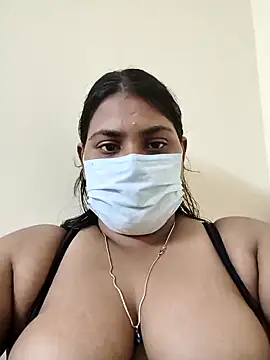 Hotmilfxox online show from April 11, 6:44 pm