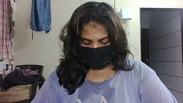 Hotmilfxox online show from July 18, 4:53 pm