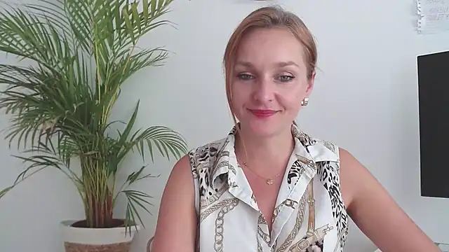 Snapshot of AliciaDesire chatting on October 15, 1:25 pm AliciaDesire online show from October 15, 1:25 pm