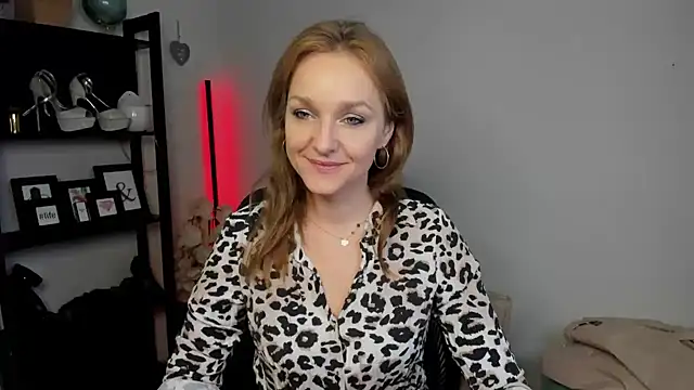 AliciaDesire online show from March 17, 7:01 am