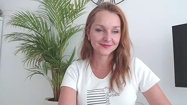 Snapshot of AliciaDesire chatting on October 20, 1:03 pm AliciaDesire online show from October 20, 1:03 pm