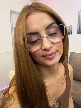 MiaaLoren online show from February 5, 6:11 pm