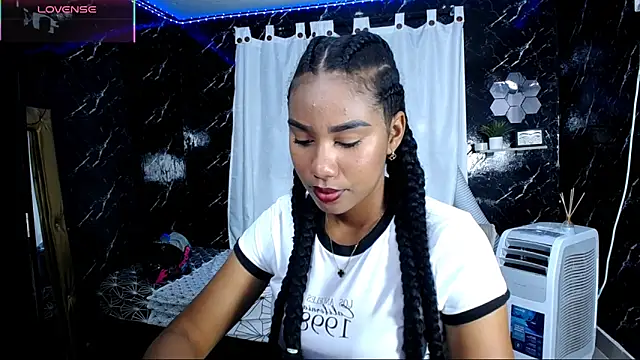Snapshot of Hillary_queen chatting on October 6, 12:55 pm Hillary queen online show from October 6, 12:55 pm