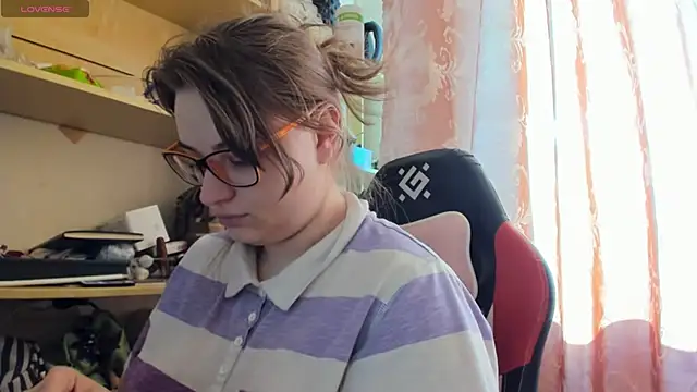 Seductive She Wolf online show from April 11, 2:43 pm