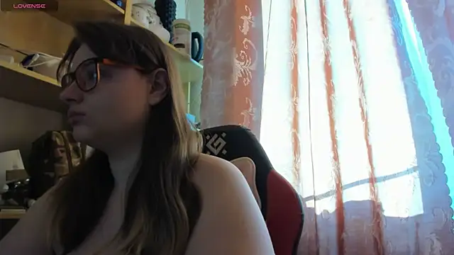 Seductive She Wolf online show from April 10, 3:51 pm