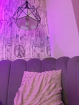 AbyThompson online show from April 6, 8:10 pm