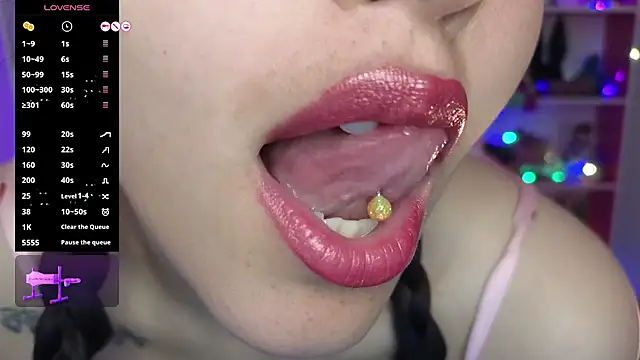 redbarbiedollx online show from September 18, 9:24 pm