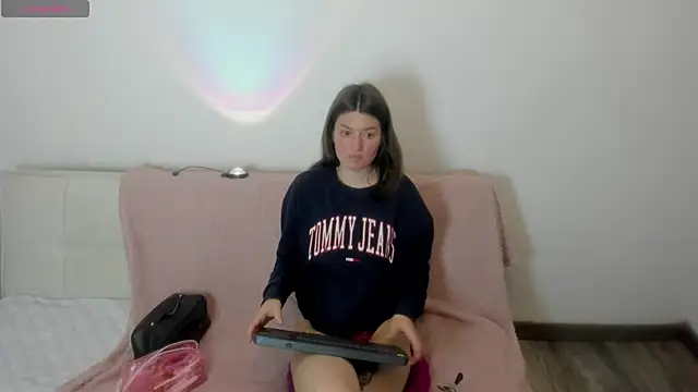 Snapshot of Tesa_cute chatting on October 9, 3:10 am Tesa cute online show from October 9, 3:10 am
