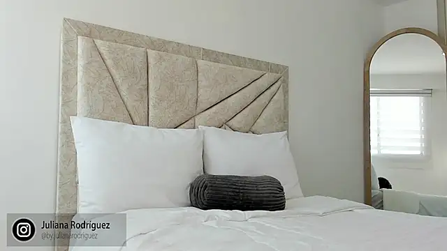 byvanellp  online show from October 31, 8:46 pm