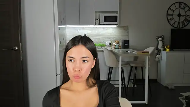 nilliluv online show from March 3, 5:30 pm