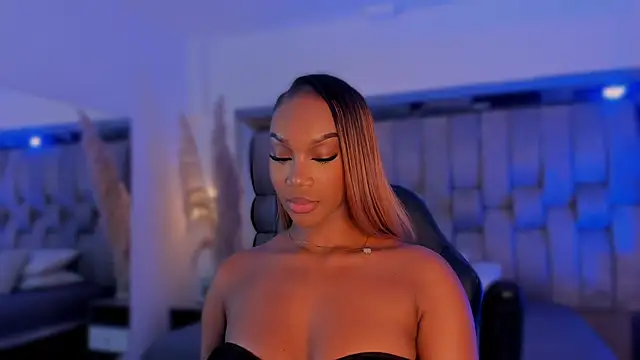 ChaynnaCooper online show from October 28, 3:34 am