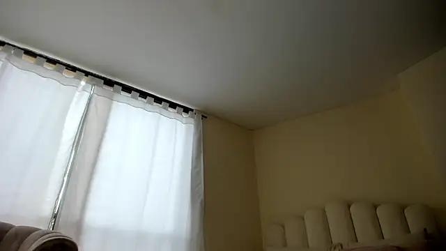 Snapshot of evely_coelloo chatting on October 10, 6:35 pm evely coelloo online show from October 10, 6:35 pm