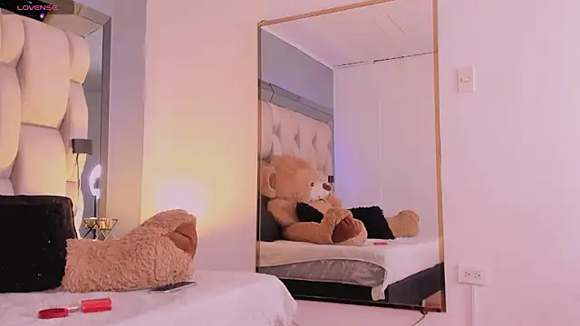 Isa Little Star online show from February 22, 6:47 am