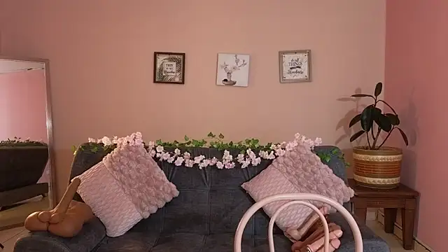 Snapshot of mei_sweetcat chatting on October 5, 12:21 pm mei sweetcat online show from October 5, 12:21 pm