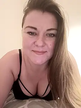 LunikaLunaX online show from February 8, 3:49 pm