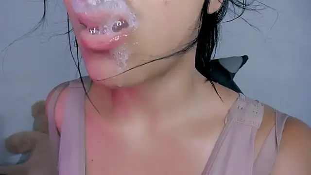 veky saliva01 online show from May 1, 5:27 pm