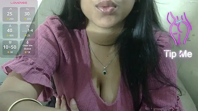Preeti-Sexy online show from February 22, 2:40 pm