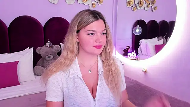 ZaraBloom online show from December 2, 3:30 am