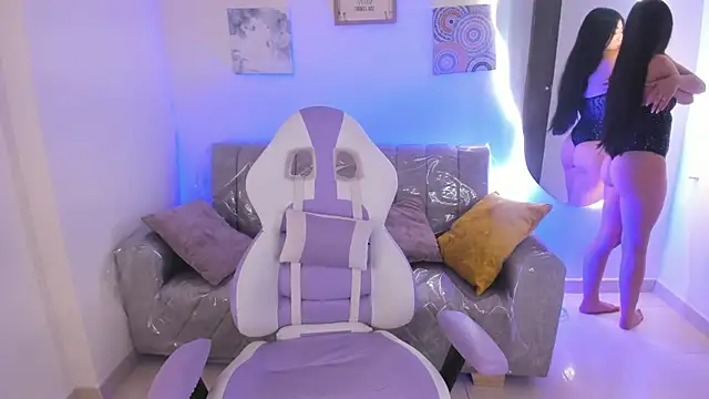 Charlotte cowell sub1  online show from January 15, 7:20 pm