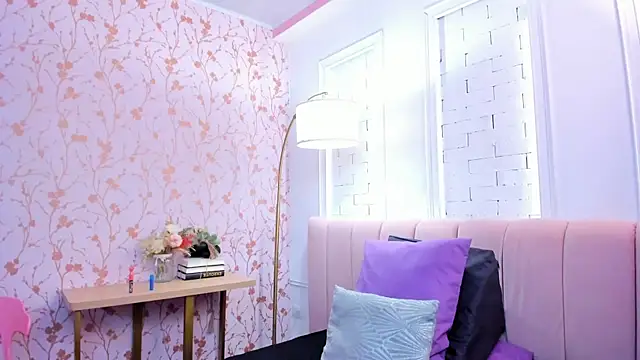 amber-hill online show from September 8, 7:02 pm