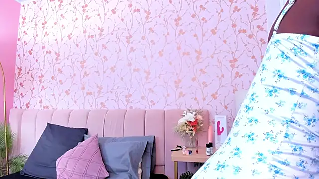 amber-hill online show from February 7, 7:40 pm