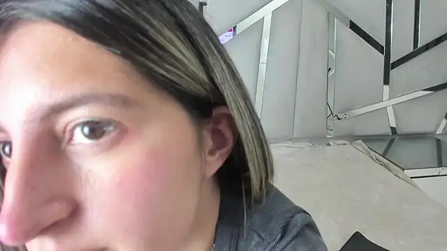 GiaRoussel online show from November 10, 3:07 pm