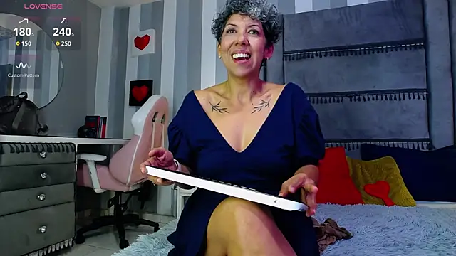 Julianewell online show from July 25, 12:34 pm
