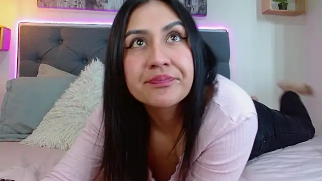 mia aira online show from November 22, 4:20 pm