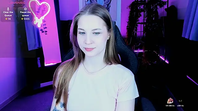 CuteMousee online show from November 8, 9:25 am