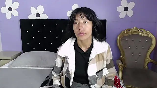 karolinee 66  online show from February 10, 3:53 am