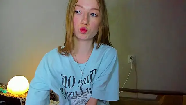 minidivaa  online show from May 20, 8:39 pm