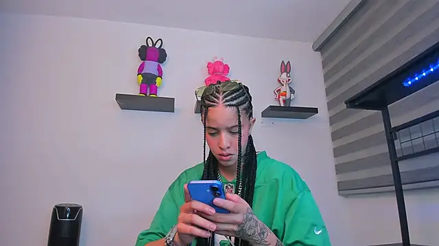 Gangster Girl online show from December 19, 5:54 am