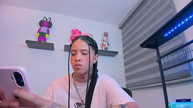 Gangster Girl online show from September 28, 5:14 am