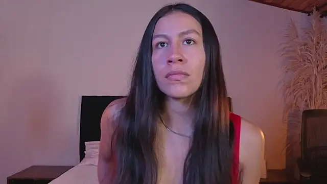 EmiGomez  online show from April 19, 11:51 pm