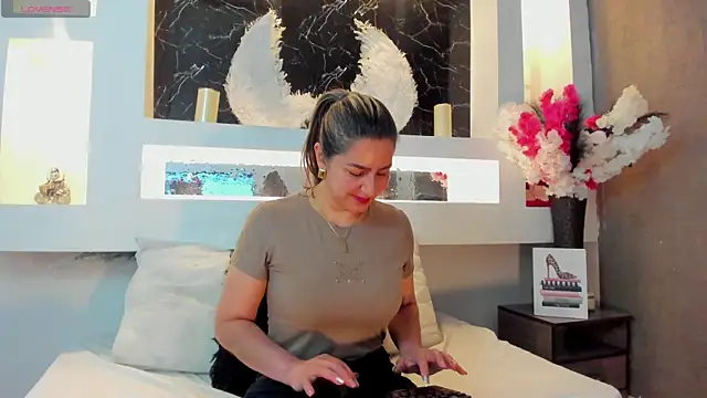 Snapshot of cinthya_fx chatting on October 11, 11:58 am cinthya fx online show from October 11, 11:58 am
