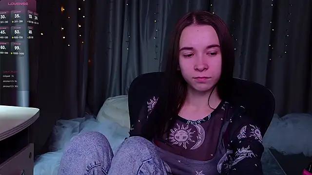 LilithStrangfor online show from February 13, 7:10 am