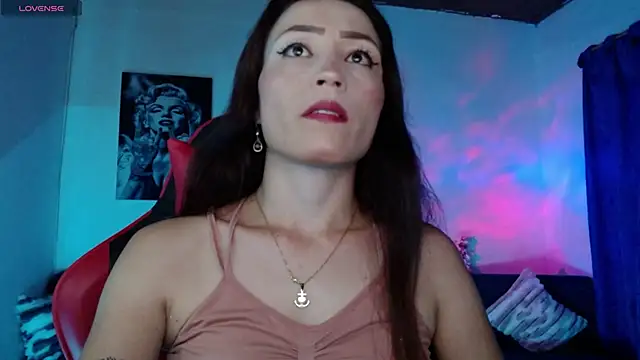 Sara-Guzman1 online show from March 6, 2:50 am