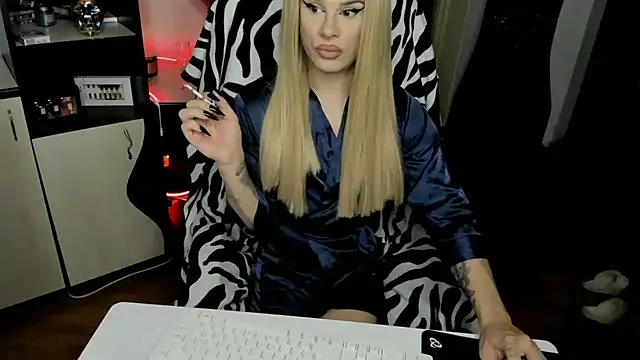 EvelynLexy online show from November 15, 5:36 pm