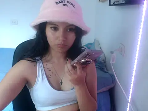 HannaKlein online show from September 18, 6:28 pm