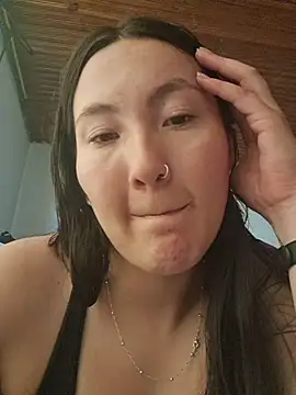 Elle Lee  online show from April 8, 7:27 pm