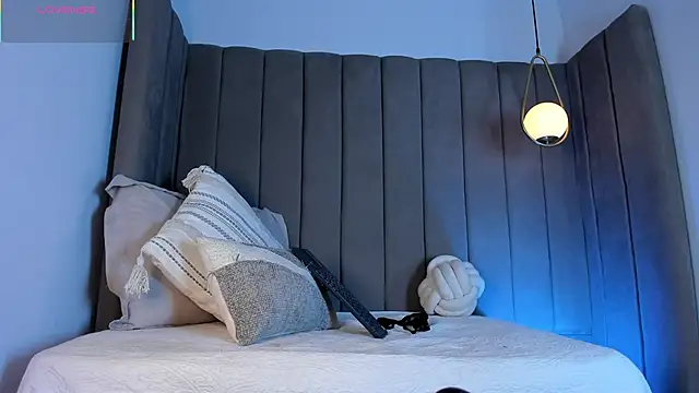 Elise Diamond online show from March 10, 1:53 am